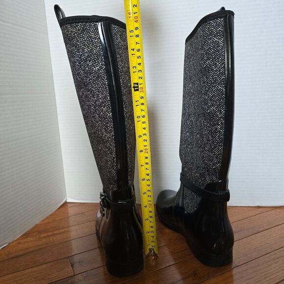 Michael Kors strech tall charm Rain Boots. Size 8 - Picture 6 of 11